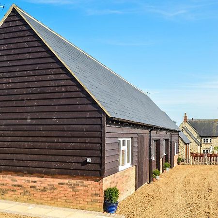 Bluebell Cottage At The Old Tractor Barn Brackley  Exterior photo
